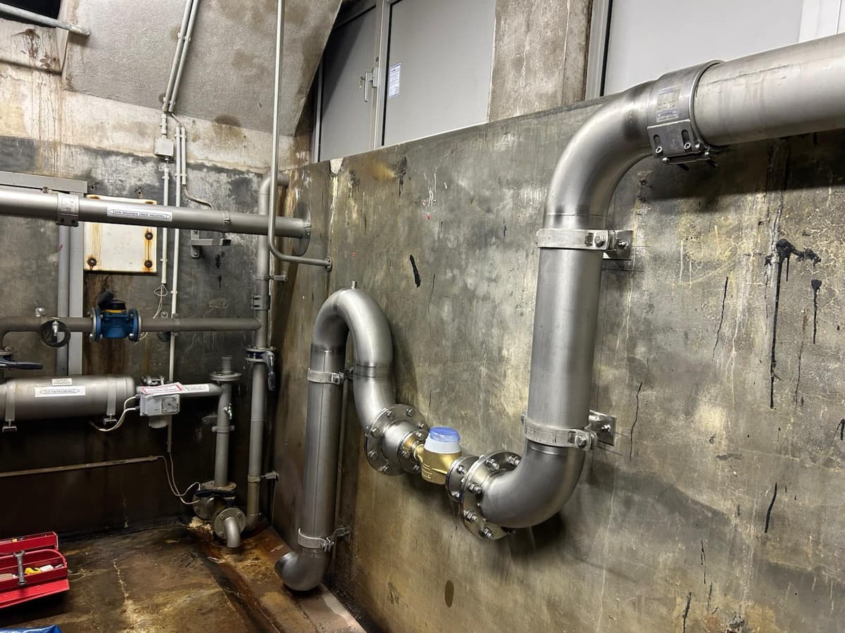 Edelstahl-Rohrleitungen mit Flanschverbindungen